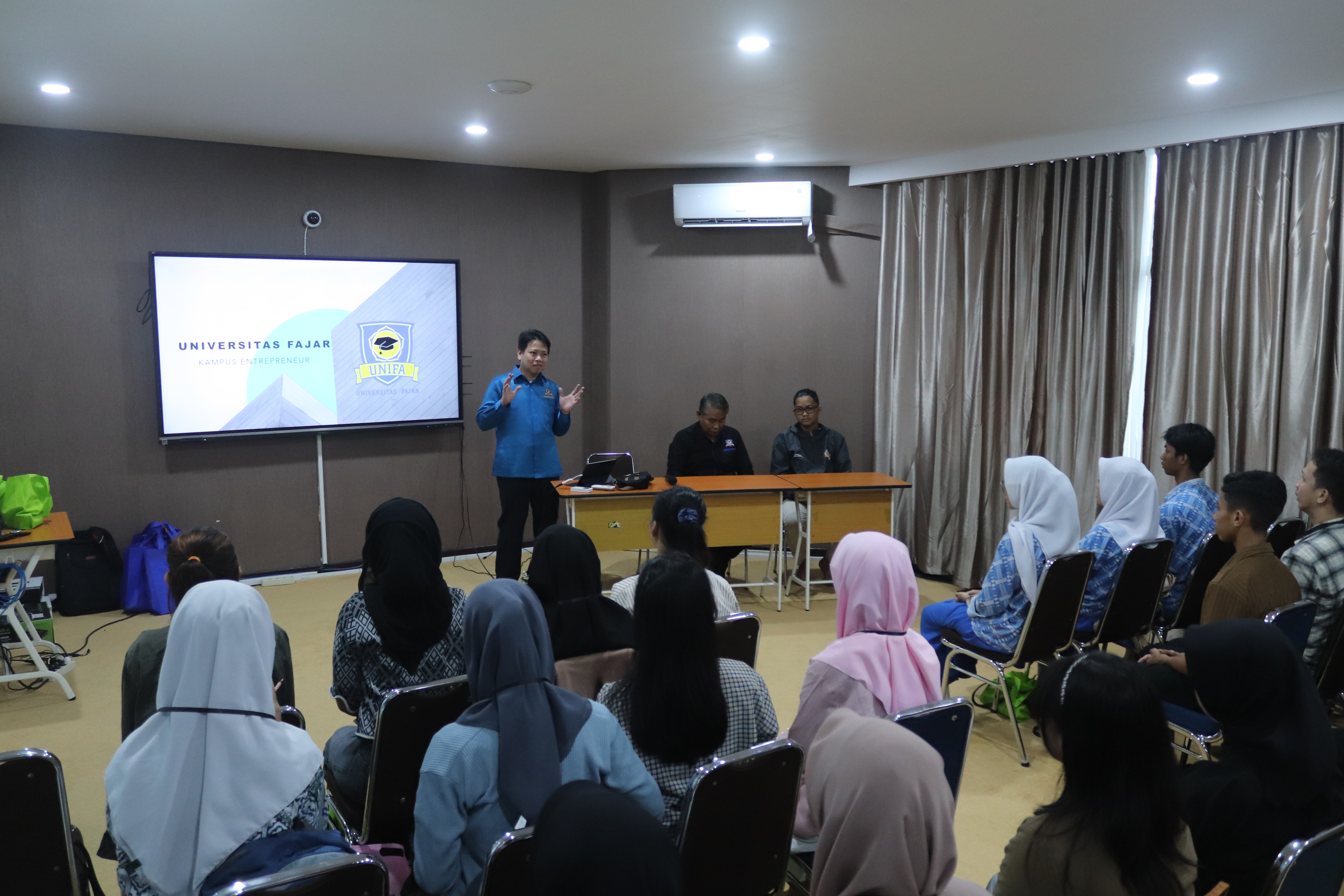 Antusiasme Tinggi Duta Pelajar Kota Makassar Mengeksplorasi Kampus Unifa