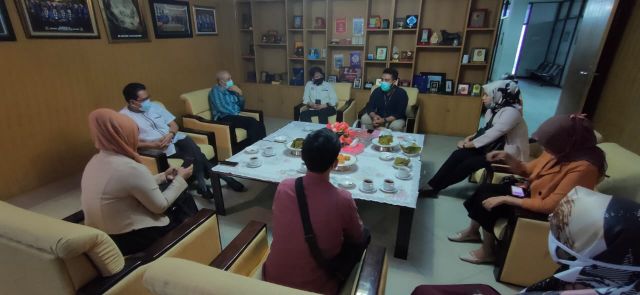 Pegadaian Beri Beasiswa Mahasiswa Unifa  