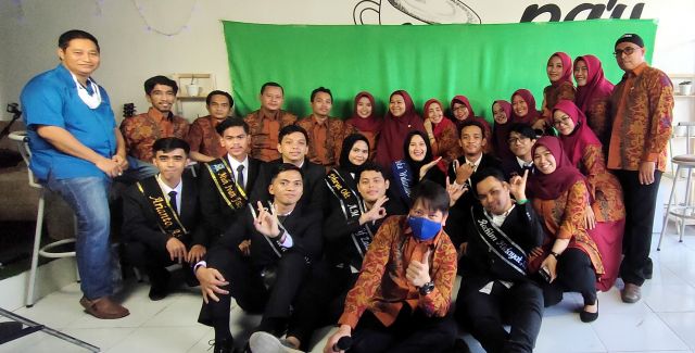 FEIS Unifa Yudisium 400 Mahasiswa