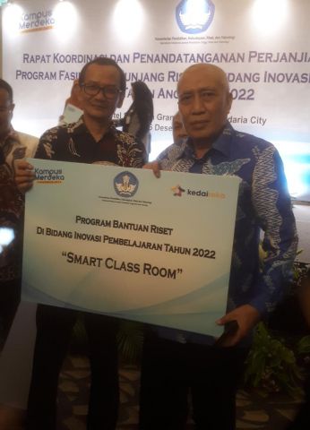 Dukung Proses Pembelajaran Hybrid, Unifa Terima Hibah Smart Classroom