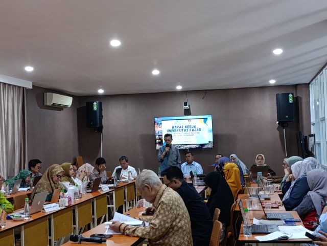 Rapat Kerja Universitas Fajar 2024: Kerja Keras Tumbuh Bersama dalam Kebersamaan