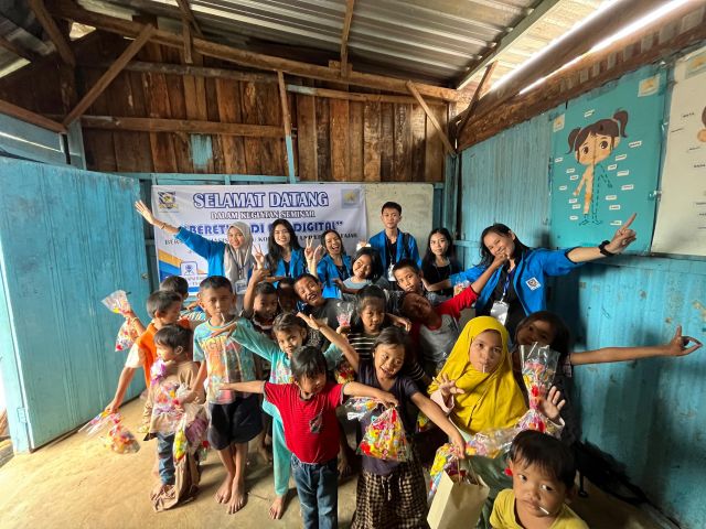 Mahasiswa Universitas Fajar Angkatan 2024 Gelar Seminar Digital untuk Anak Binaan KPAJ Telkomas