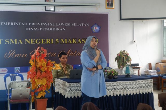 Dosen UNIFA Berikan Pelatihan Kepemimpinan kepada 432 Siswa SMA Negeri 5 Makassar