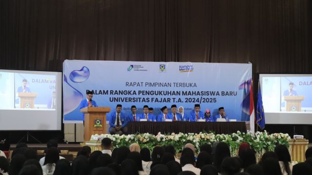 Resmi Jadi Mahasiswa, Rektor Kukuhkan Mahasiswa Baru Unifa 2024 