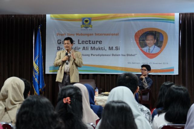 Hadirkan Narasumber dari UMY, Prodi HI Unifa Gelar Kuliah Tamu Paradiplomasi