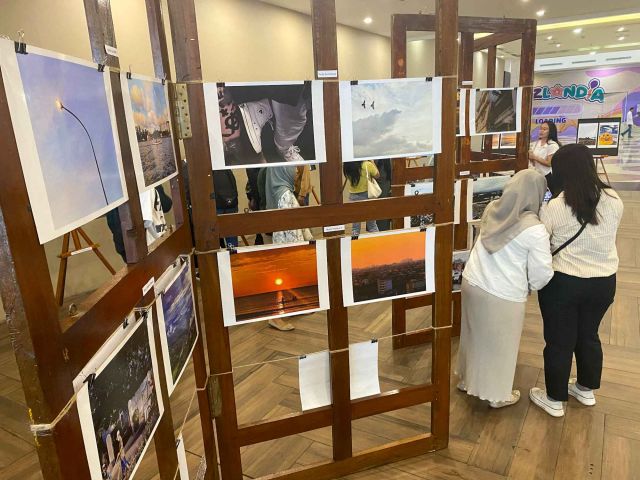 Mahasiswa Komunikasi Unifa Pamerkan 76 Karya Fotografi Bertema Catch The Light