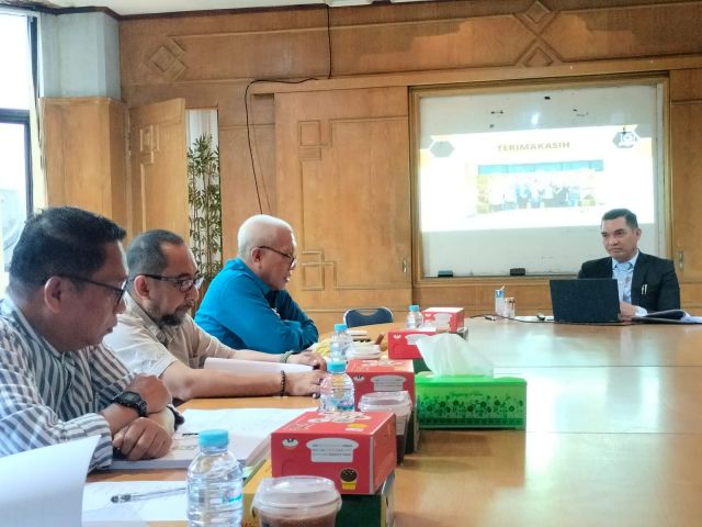 Sekda Takalar Hasbi Selesaikan MIKOM UNIFA Dengan Nilai Cum Laude