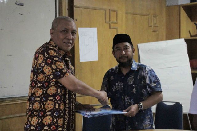 Penyerahan SK Yayasan Kepada Dosen dan Karyawan Unifa