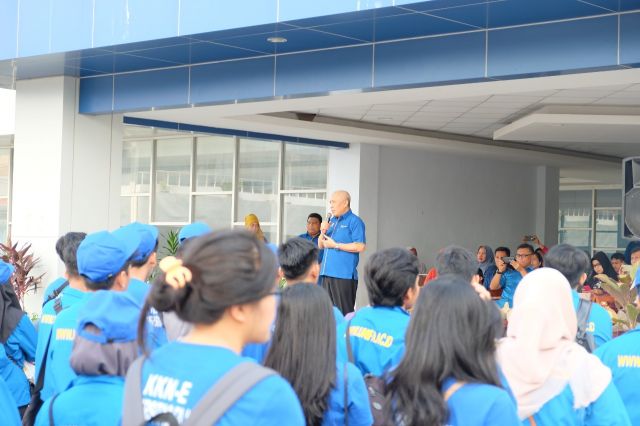 Rektor Unifa Lepas Peserta KKN-E Angkatan XIII di Barru