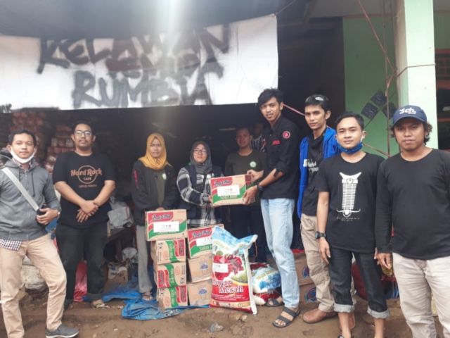 Tim Relawan FT Unifa Serahkan Bantuan ke Korban Banjir di Jeneponto
