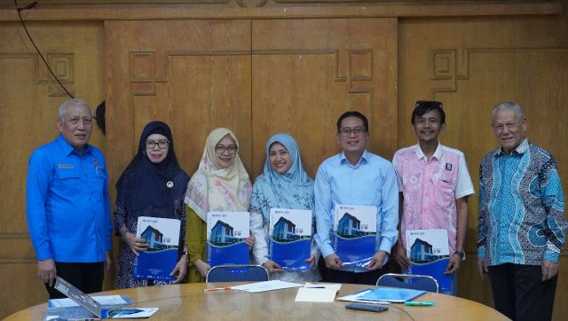 Perkuat Tata Kelola Akademik, Universitas Fajar Mengukuhkan Anggota Senat Baru