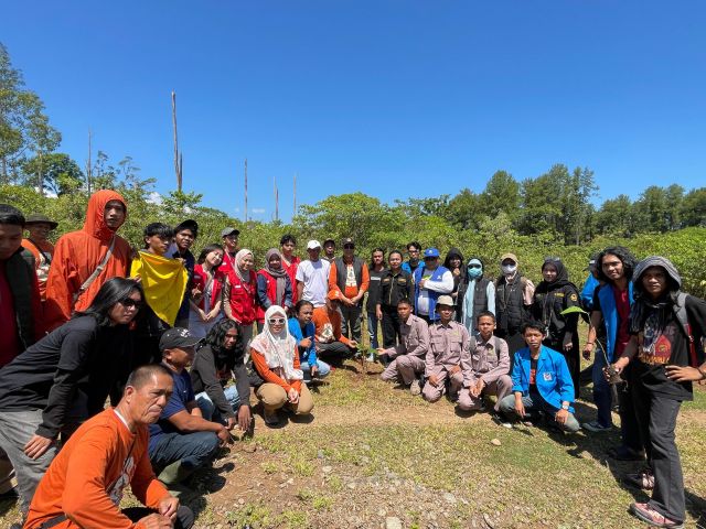 Mahasiswa Teknik Sipil Universitas Fajar Gelar Program Dedikasi Lingkungan “Satu Bibit untuk Seribu Harapan”