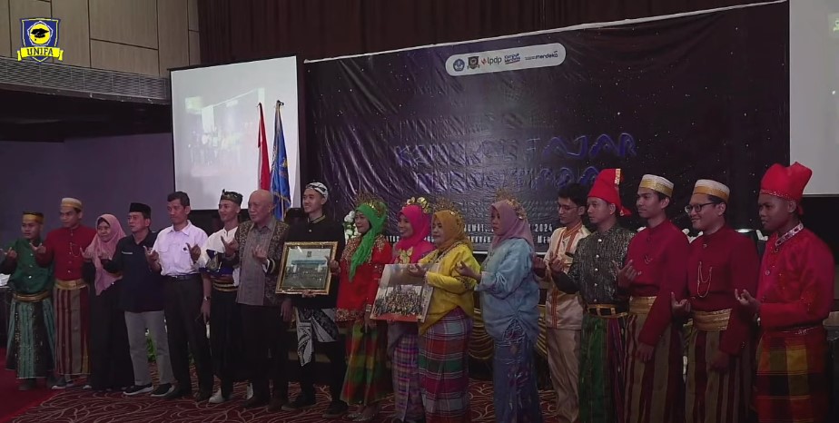 Rektor Unifa Lepas Mahasiswa PMM Inbound Angkatan 3 Dirangkaikan Pentas Seni