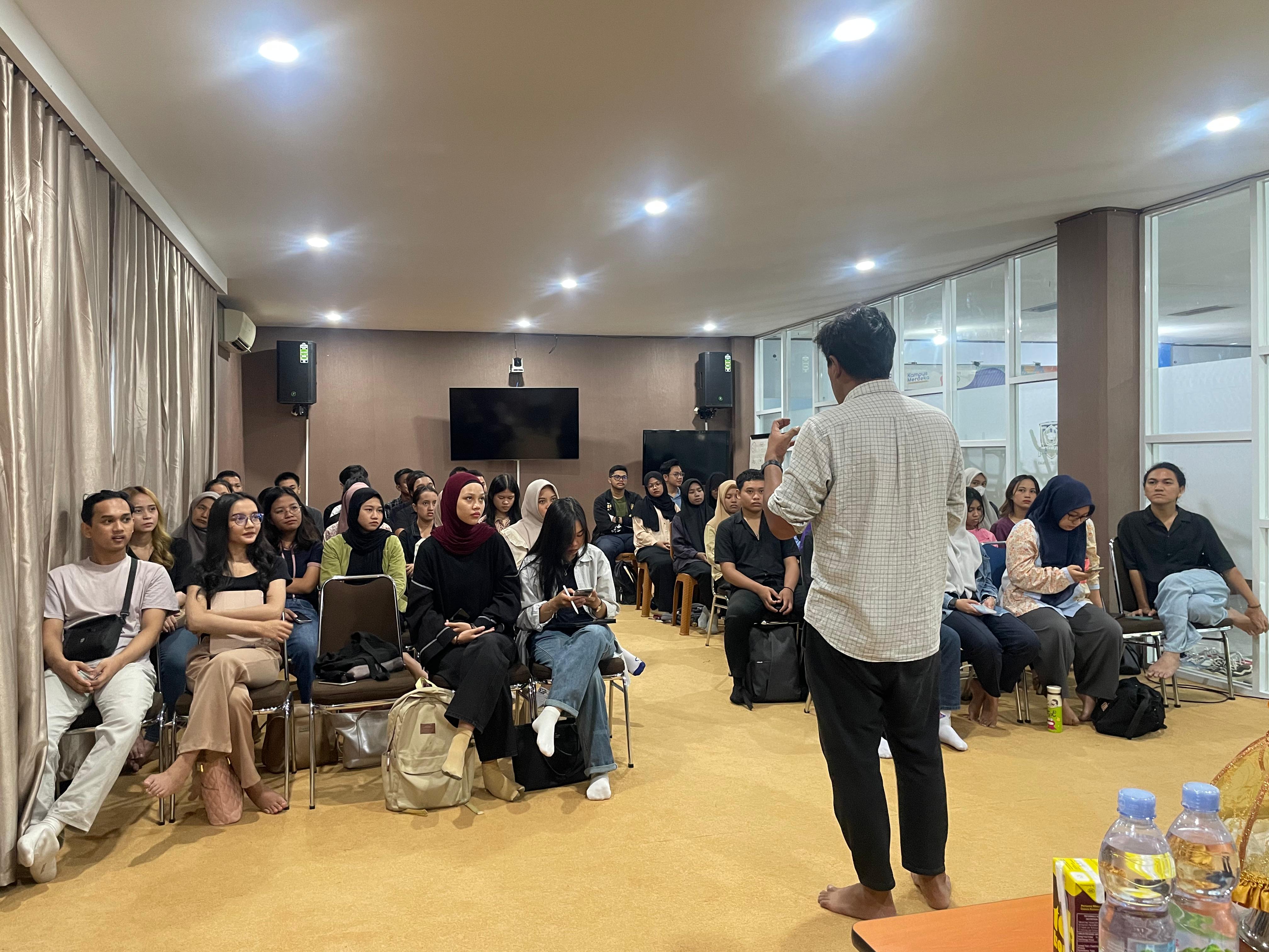 Prodi Ilmu Komunikasi Unifa Gelar Kuliah Umum Bersama Akbar Yumni, Kurator FKSM 2024 di Universitas Fajar