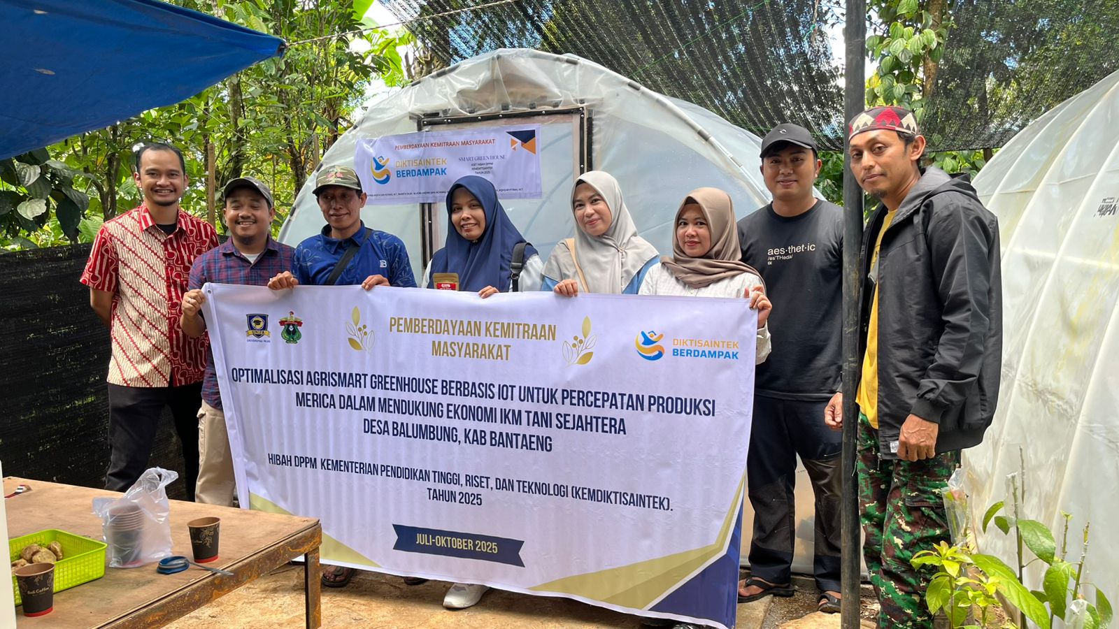 Pengabdian Berbasis Inovasi: Greenhouse IoT Bantu Petani Merica di Desa Balumbung Atasi Masalah Pengeringan